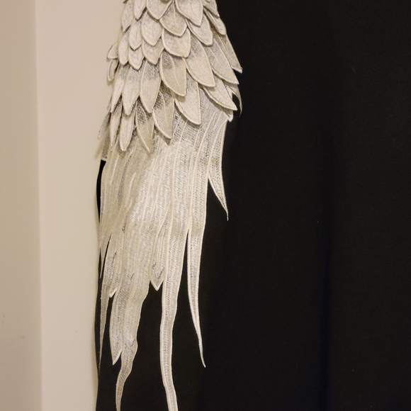 Ji Cheng Winged Sweatshirt - Picture 3 of 10